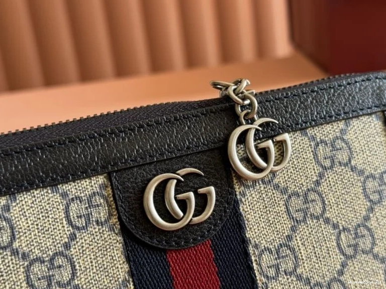 Versatile Gucci Purse 49506 Wallets 0803